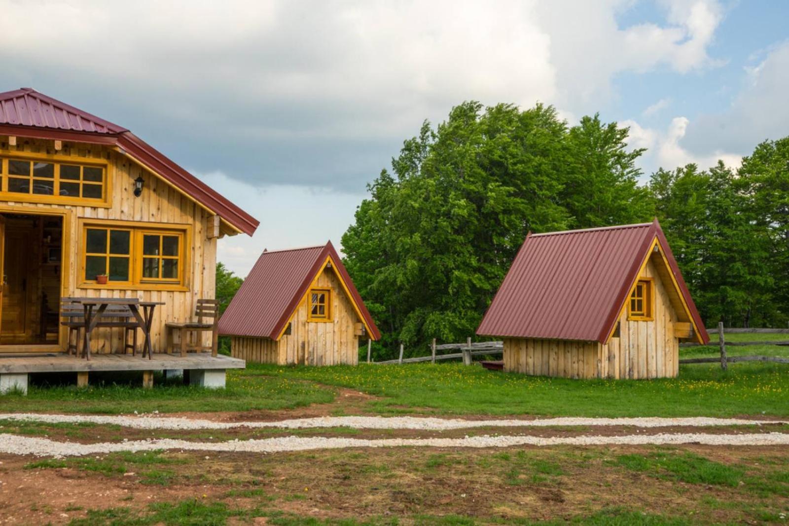 זבליאק Maple Bungalows מראה חיצוני תמונה